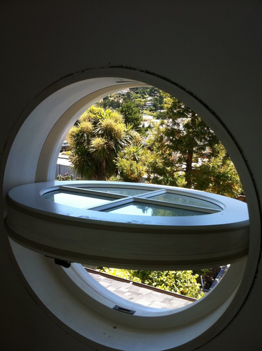 Круглое окно Рехау