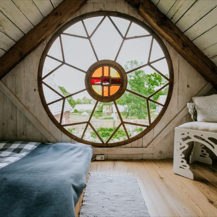 Большие круглые окна