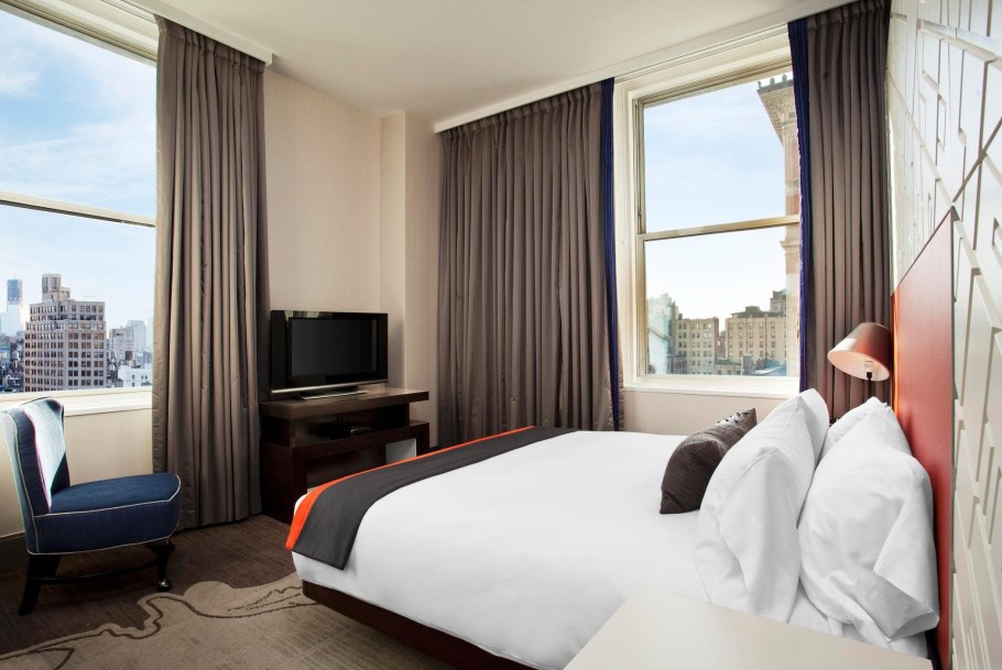 Шторы в интерьере гостиной