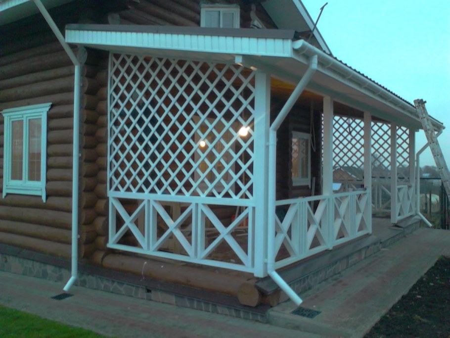 Деревянная решетка для веранды