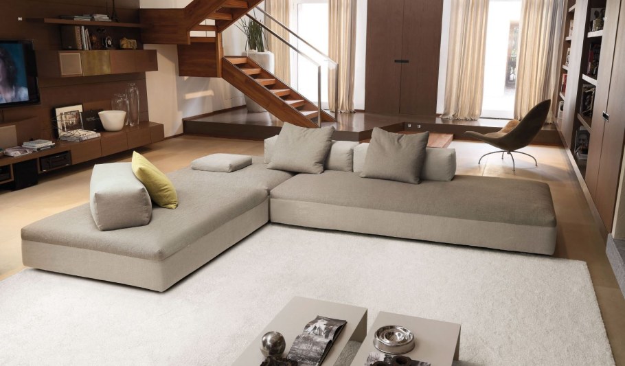 Большой кожаный п образный диван