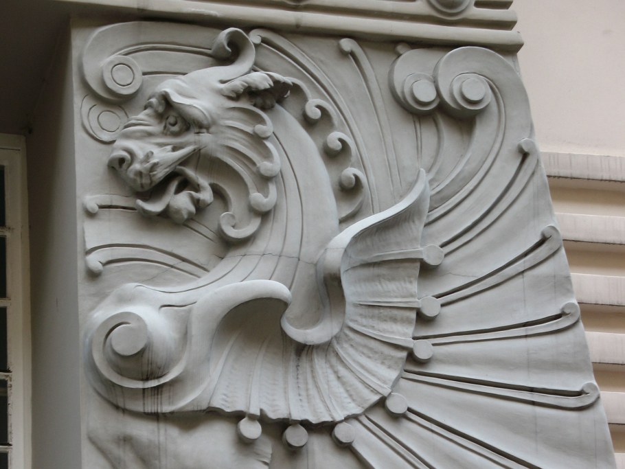 Лепные украшения на зданиях