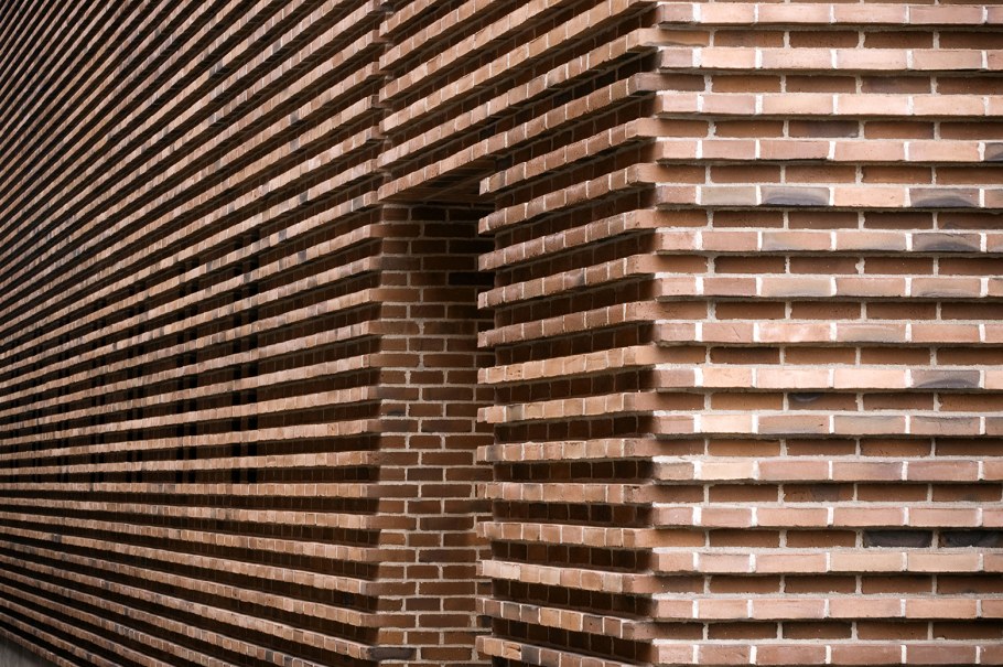 Рельефная кладка кирпича