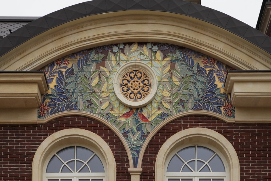 Петербургские здания украшенные изразцами рельефами