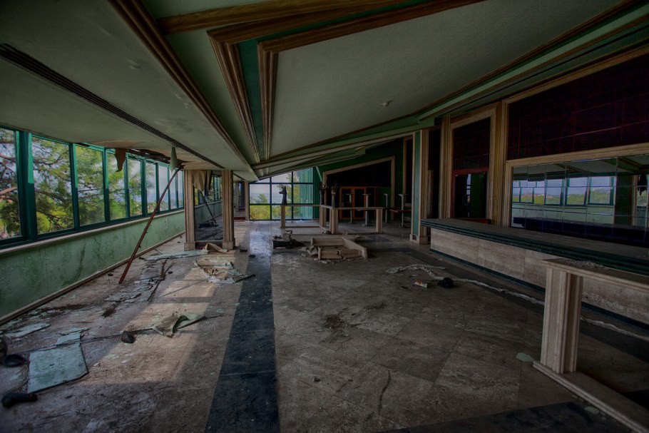 Заброшенный отель Хатидзе в Японии