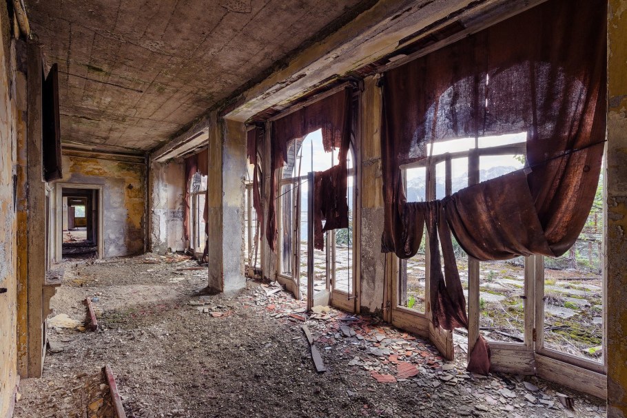 Заброшенный отель на Бали