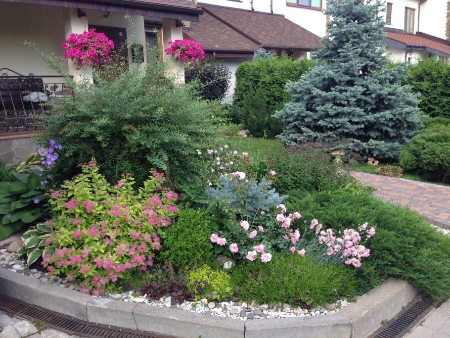 Альпийская горка с фигурками