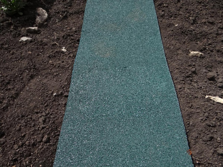 Резиновые дорожки для дачи