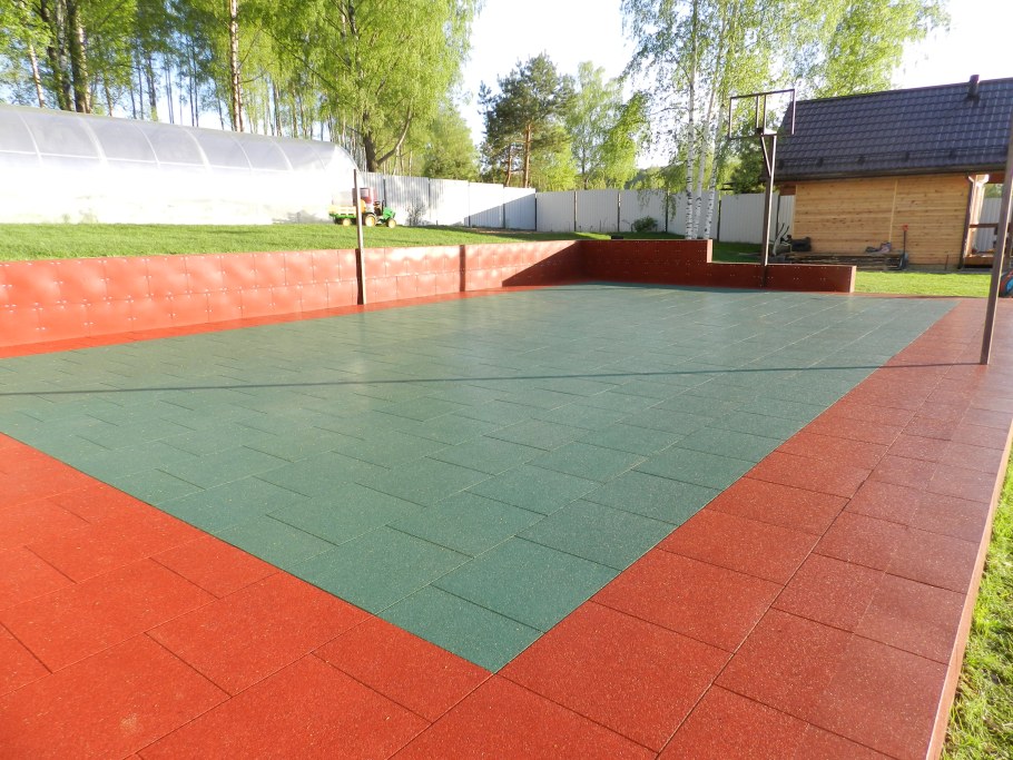 Резиновое покрытие площадок