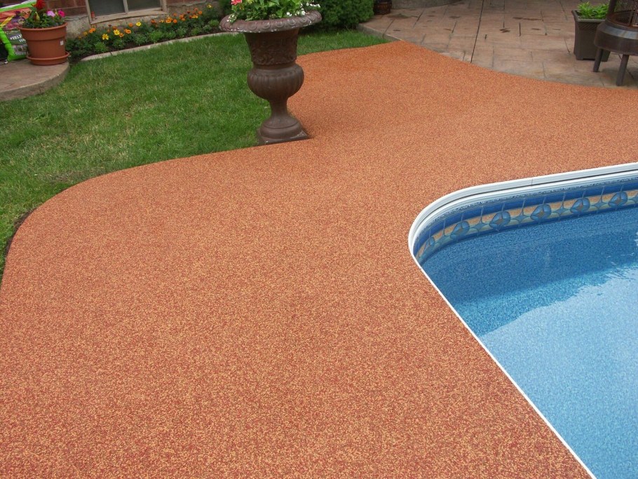 Резиновое покрытие вокруг бассейна