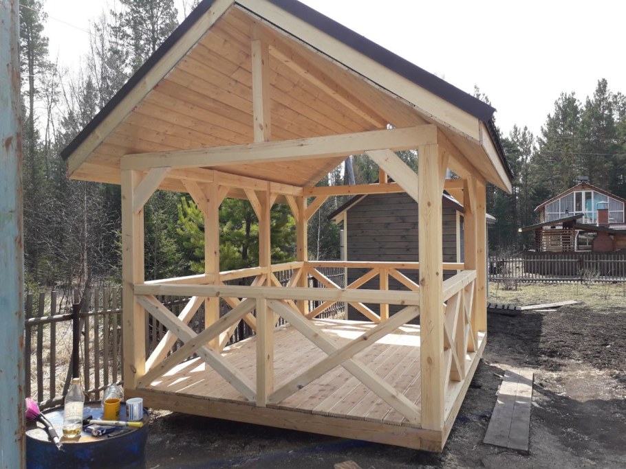 Застекленная беседка