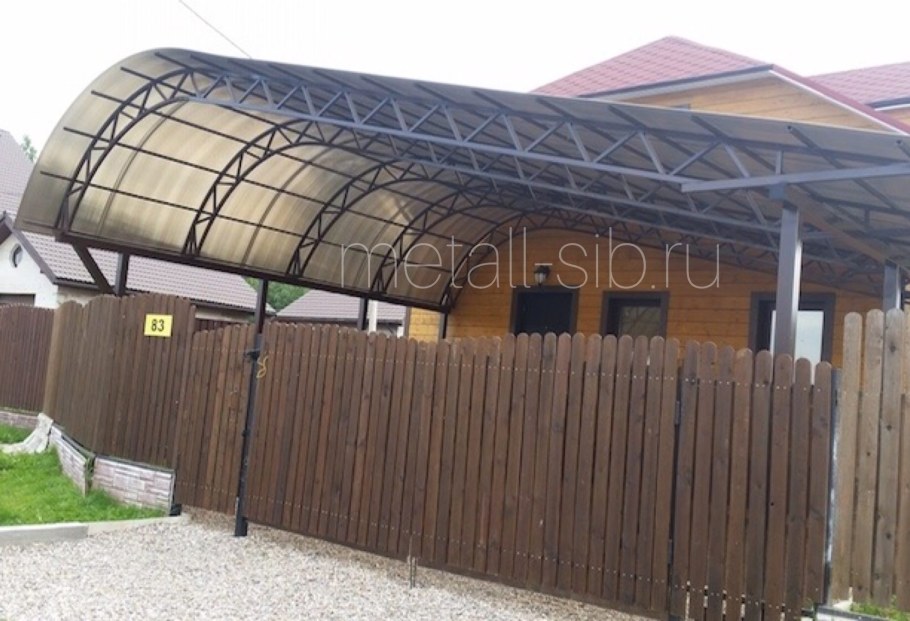 Двухуровневый навес для машины