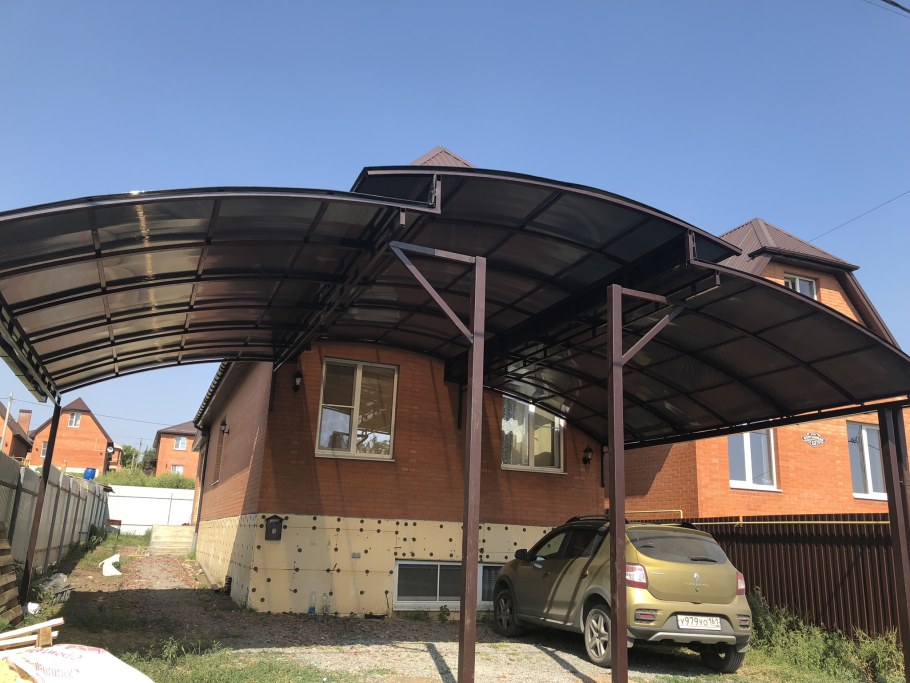 Угловой навес из поликарбоната