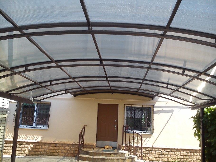 Каскадный навес из поликарбоната