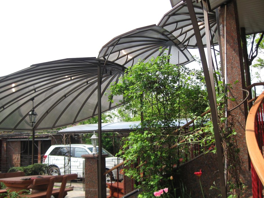 Навес во дворе