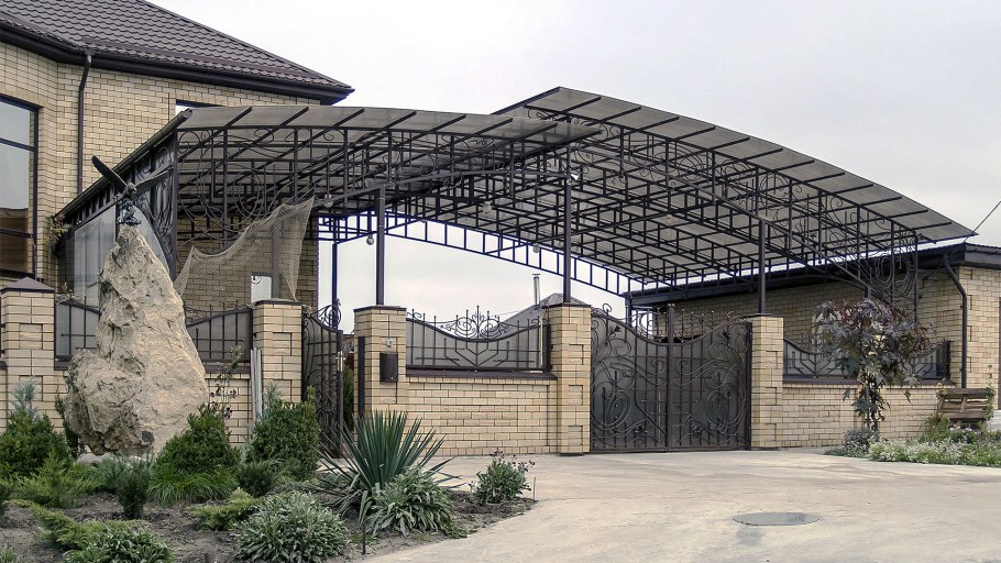 Огромный навес