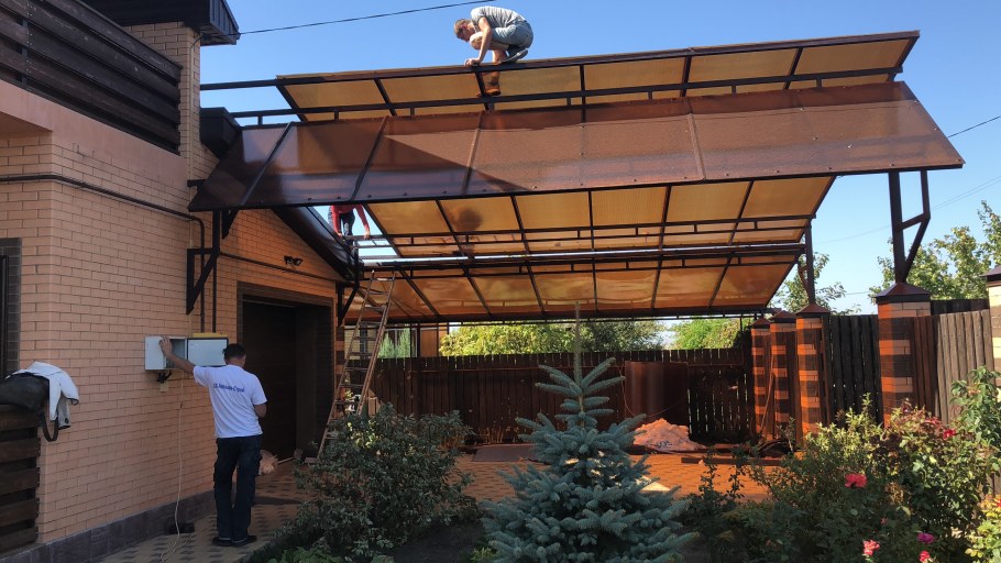 Каскадный навес из поликарбоната