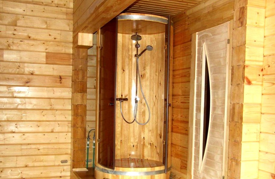 Душевая в деревянной бане