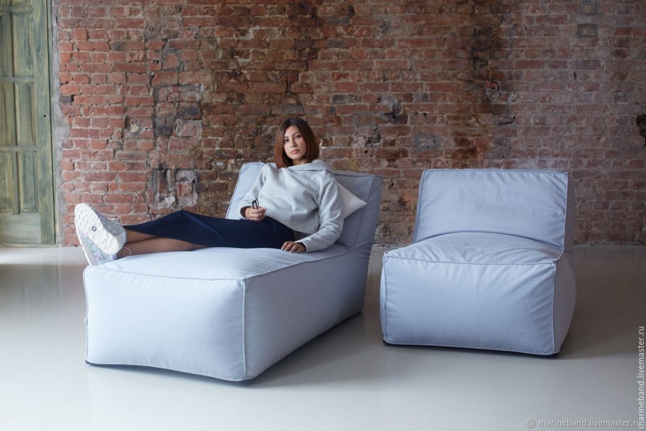 Бескаркасный диван