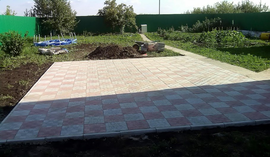 Площадка из брусчатки