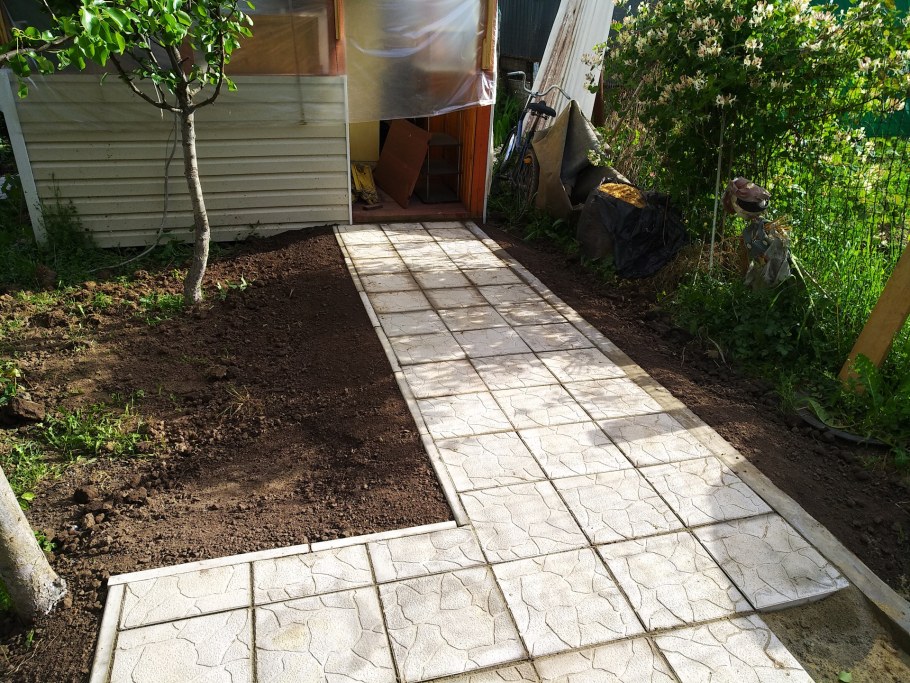 Тропинки на даче из плитки