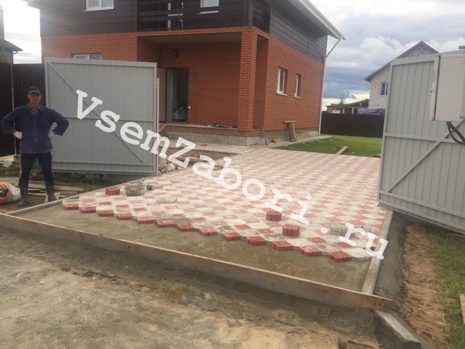 Парковка из брусчатки на даче