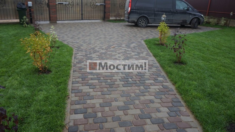 Парковка из брусчатки на даче