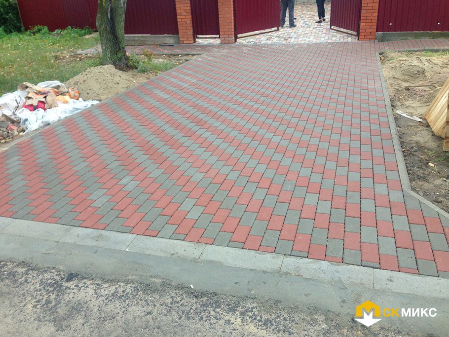 Площадка под автомобиль из тротуарной плитки