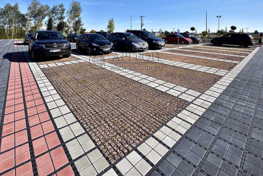 Парковочная площадка на даче