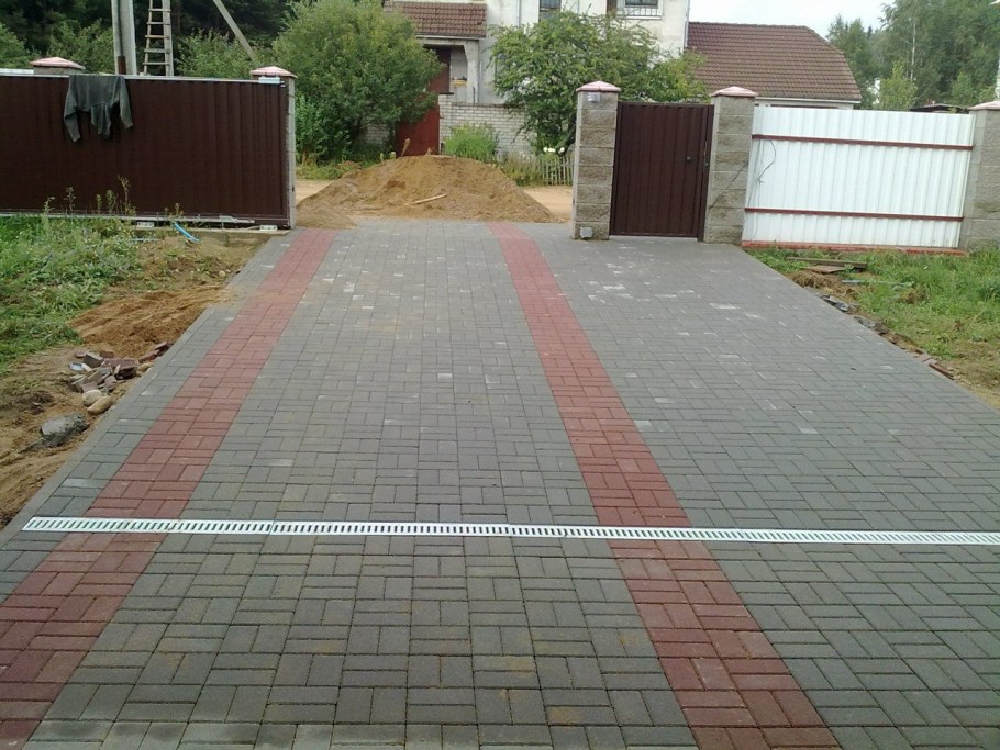 Заезд на парковку из брусчатки