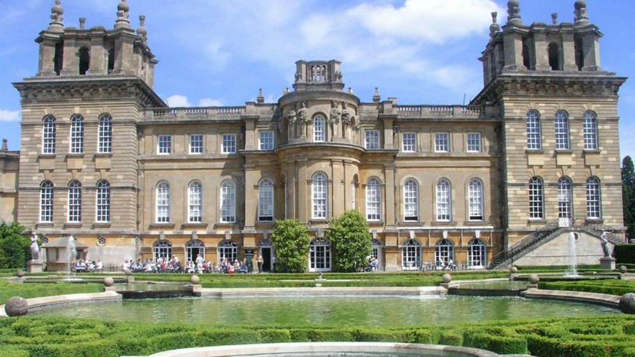 Дворец Бленхейм, Западный фасад