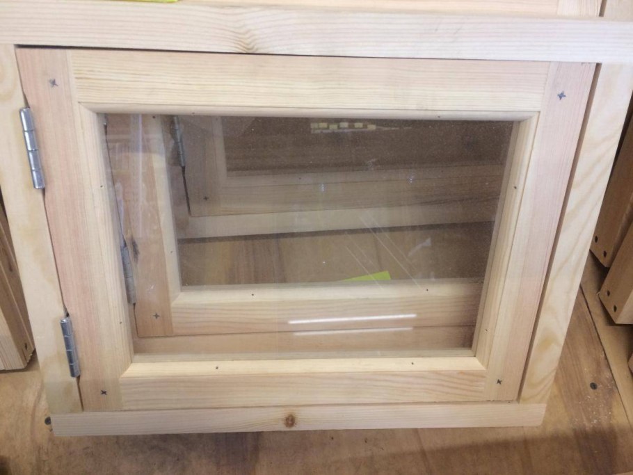 Оконный блок 300*300 (липа)