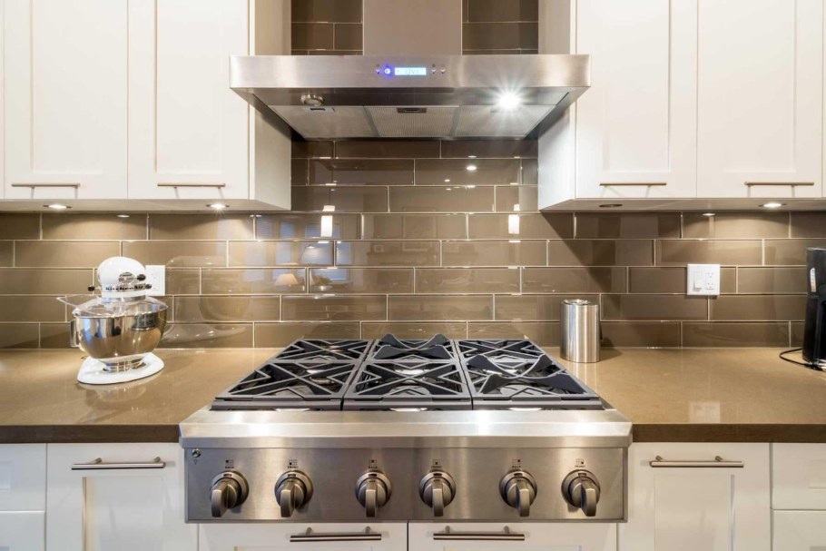 Кухня с газовой плитой