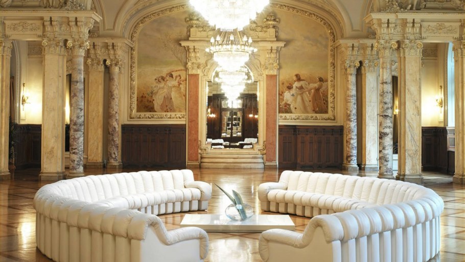 Софа в стиле Барокко