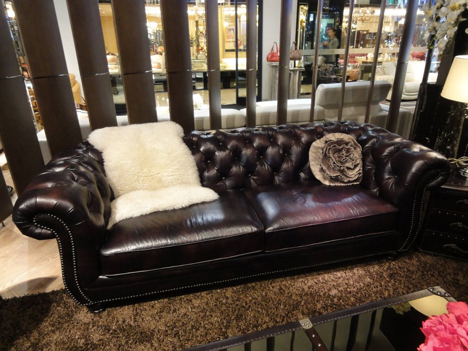 Диваны для гостиной в современном стиле