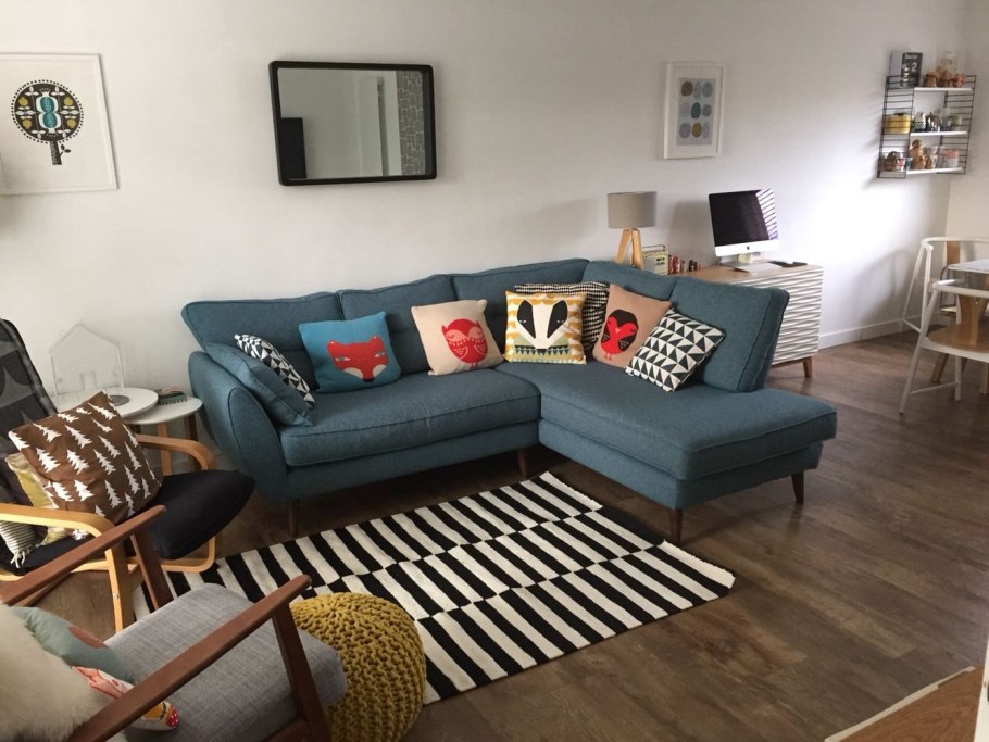 Коричневый диван икеа в интерьере