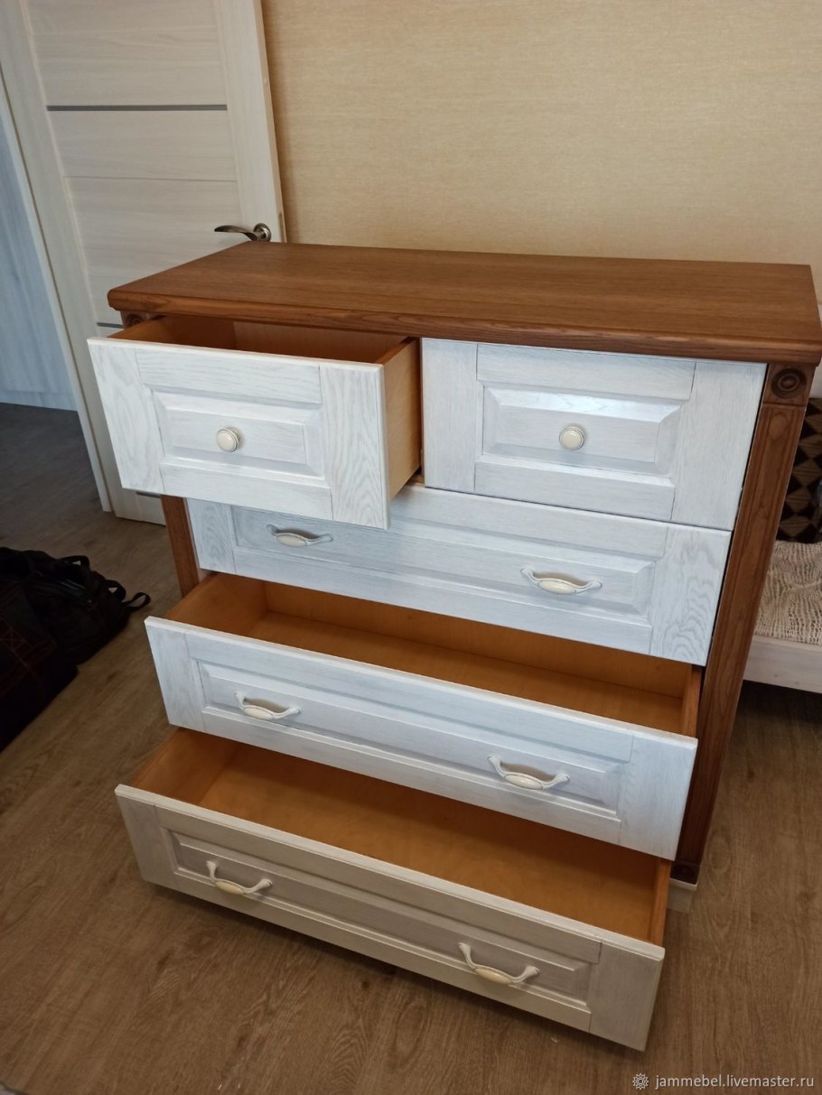 Адам Вайсвайлер комод