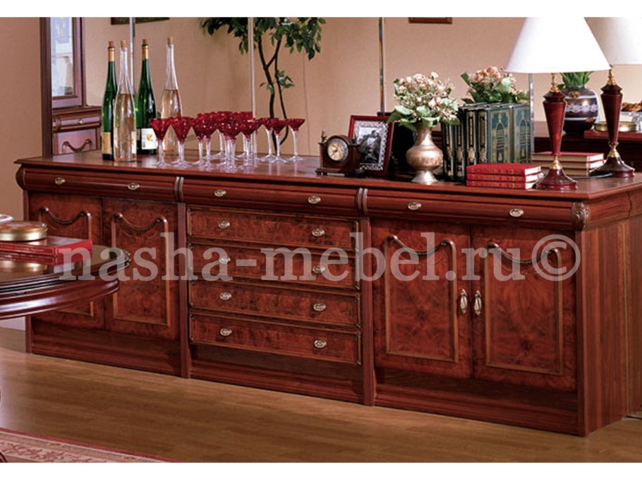 Комод с выдвижными ящиками