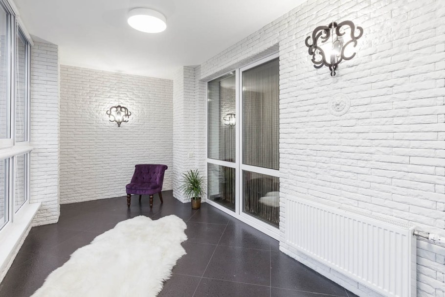 Кирпичная стена в интерьере