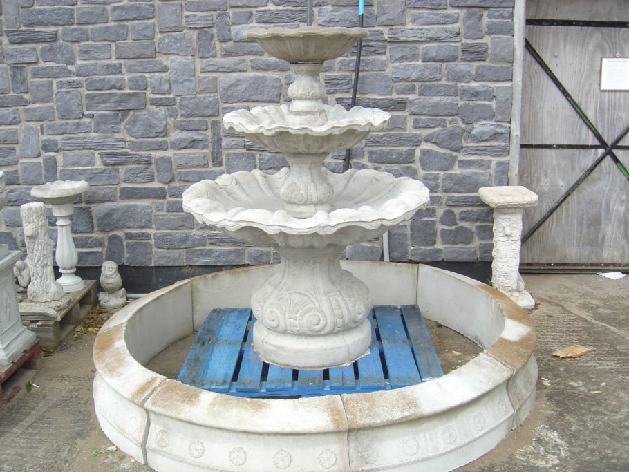 Фонтан из цемента