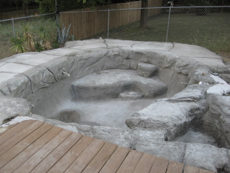 Бетонная чаша для пруда