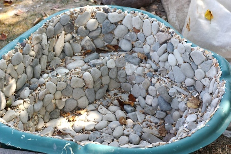 Альпийская горка с прудиком и водопадом