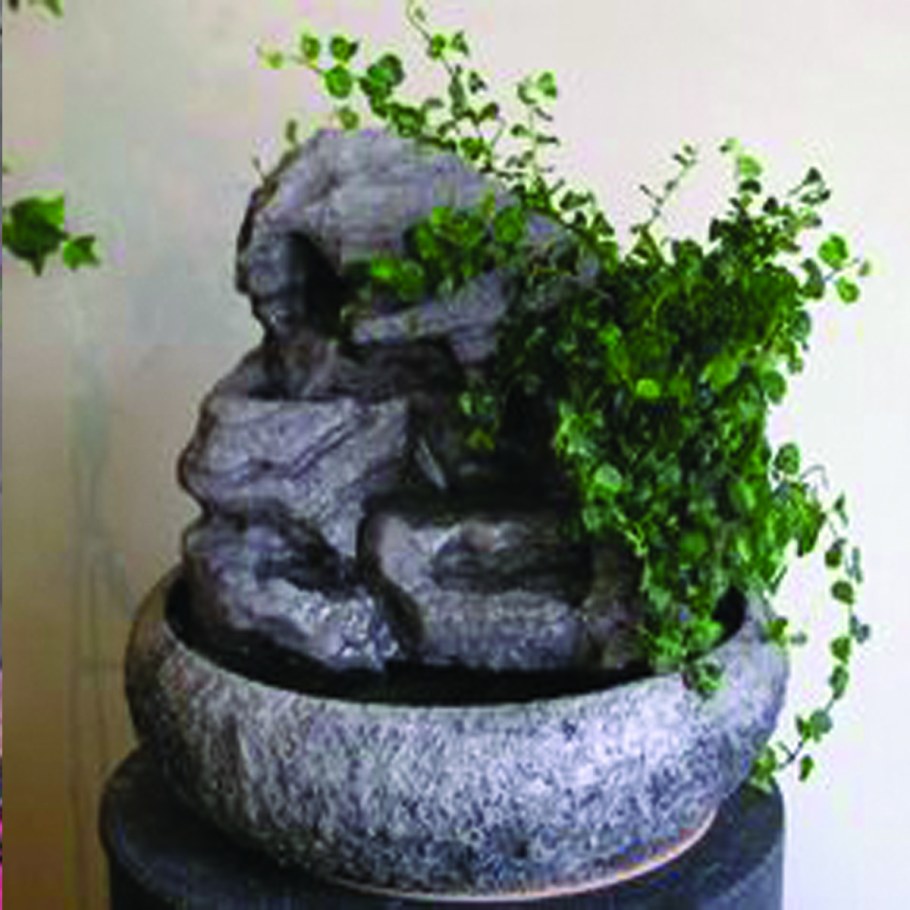 Сад камней с фонтаном и прудиком японский