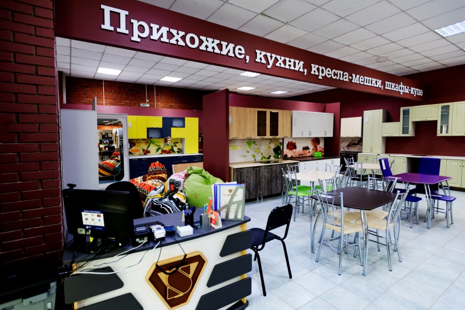 Мебельный магазин на рынке