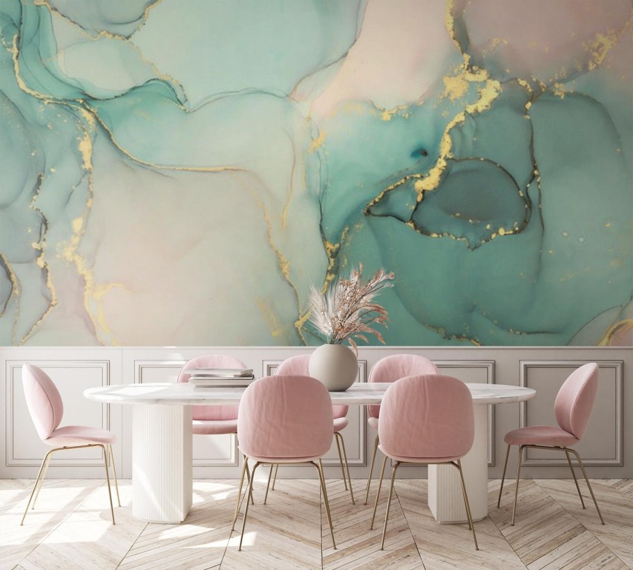 Акварельные разводы на стене