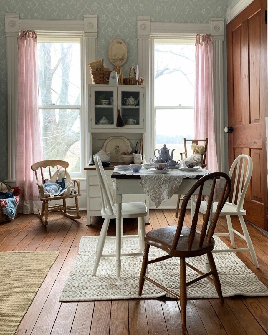 Кухня в маленьком дачном домике