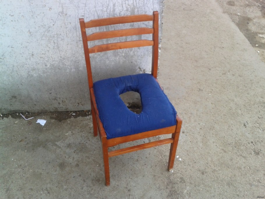 Табуретка с отверстием