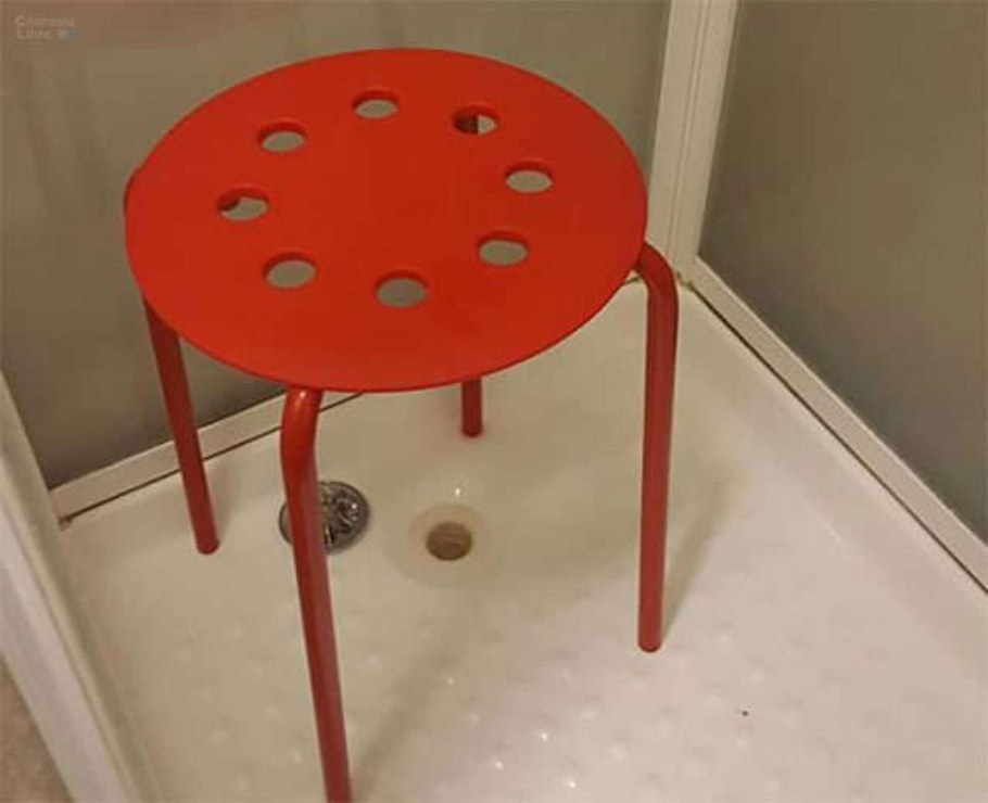 Стул с дыркой