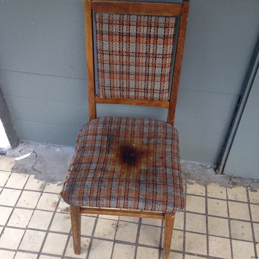 Стул с дыркой