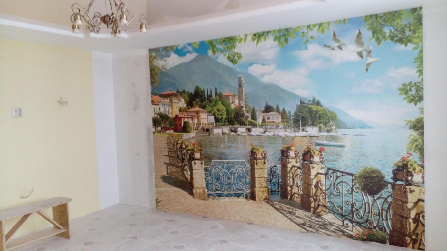 Поклейка фрески на стену